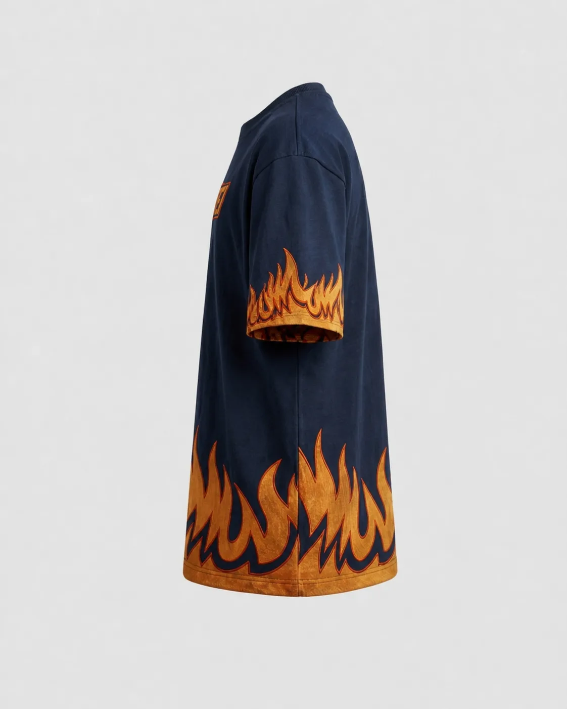 T-shirt motif flammes ITOUKEI marine et orange — vue 3