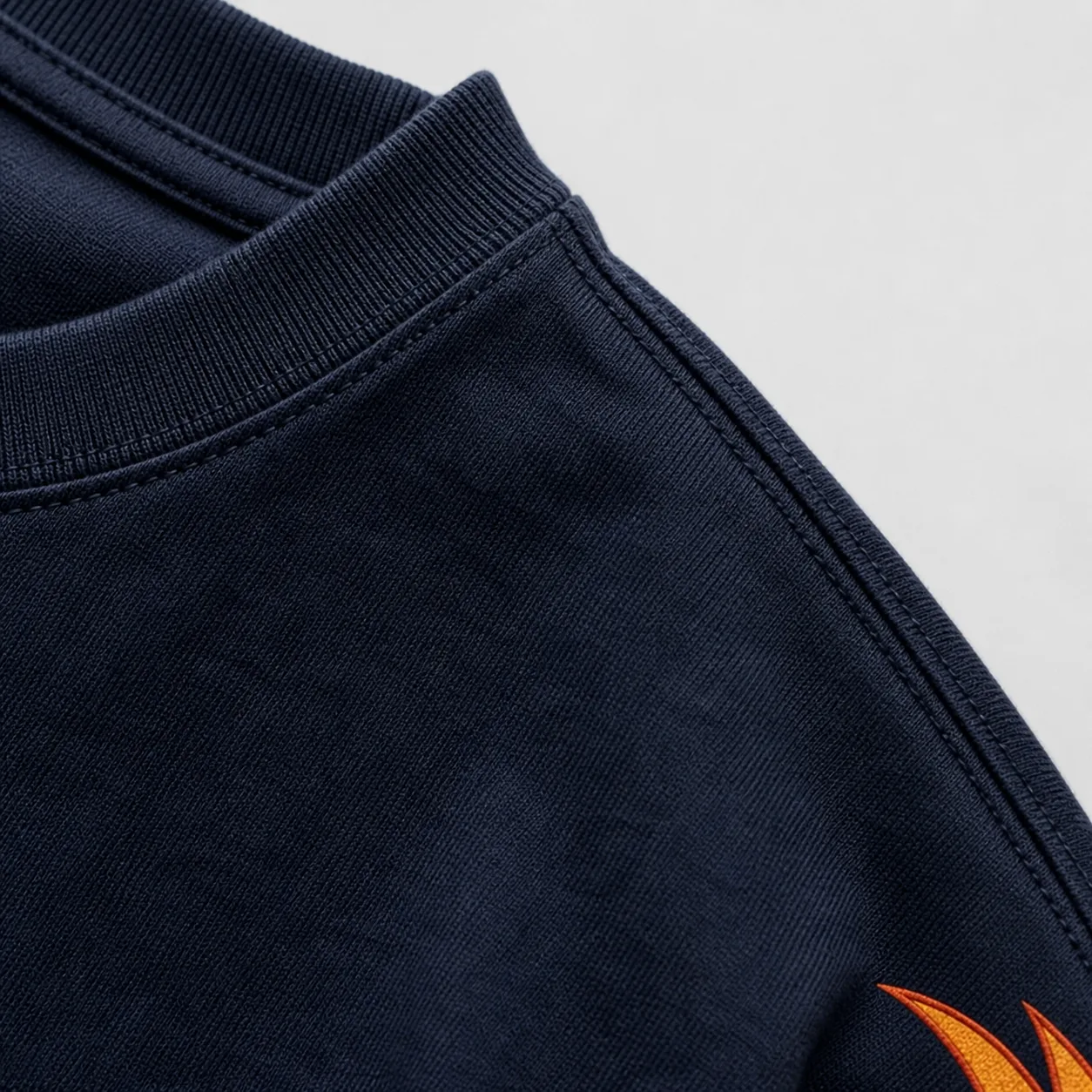 T-shirt motif flammes ITOUKEI marine et orange — vue 7