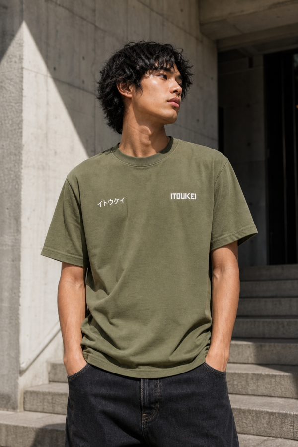 Tshirt-Logo Kaki — porté
