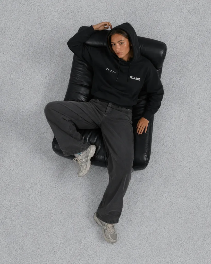Hoodie ITOUKEI Basics noir porté
